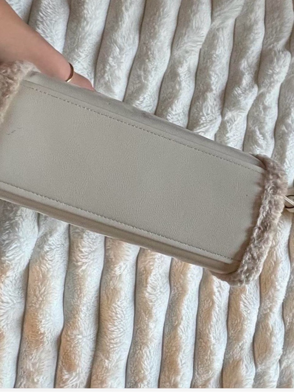 Kate Spade Cozy Shearling Mini Satchel Crossbody Cream Bag - Picture 4 of 4